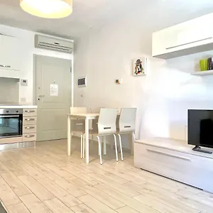  Apartment Borgo Guelfo Iv